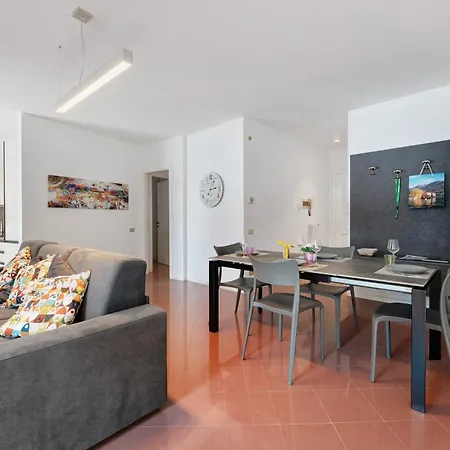 Front Apartman *